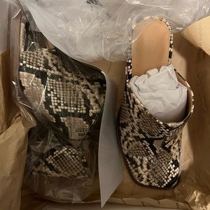 URBAN OUTFITTERS Snake Skin Mules